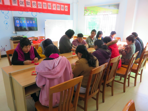 【横沥康就】“新年新创作”康就学员环保灯笼制作活动