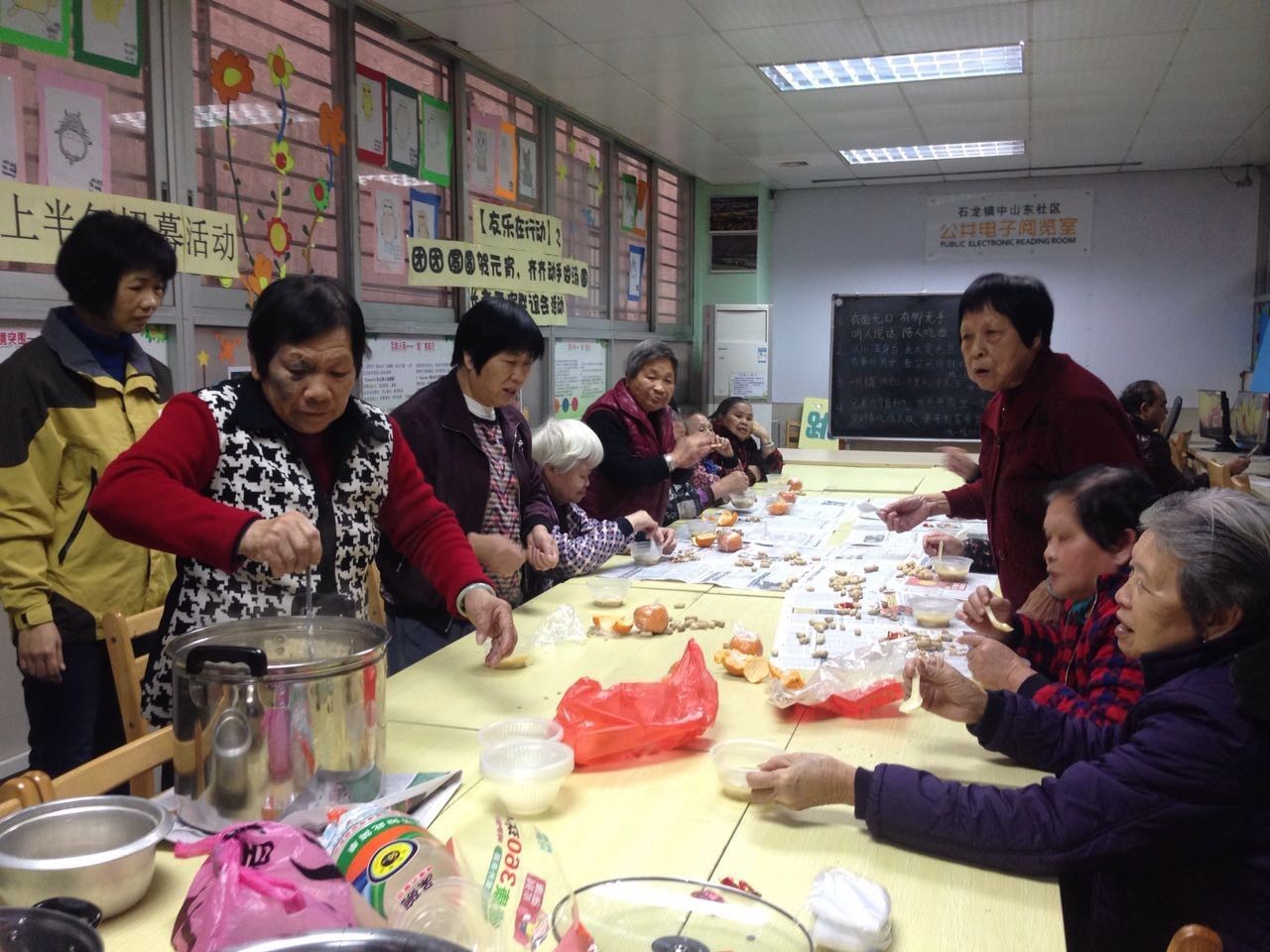 【社综】团团圆圆贺元宵，齐齐动手做汤圆 ——长者元宵联谊会