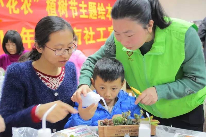 罗沙社区“我是小花农”多肉植物种植科普活动