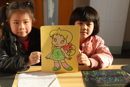 【企石东山】【邻里趣多多】“炫彩炫彩，炫出光彩”沙画手工坊