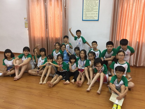 “快乐童年，出色成长”东方社区暑假夏令营 ---小纵队趣味粤语小组