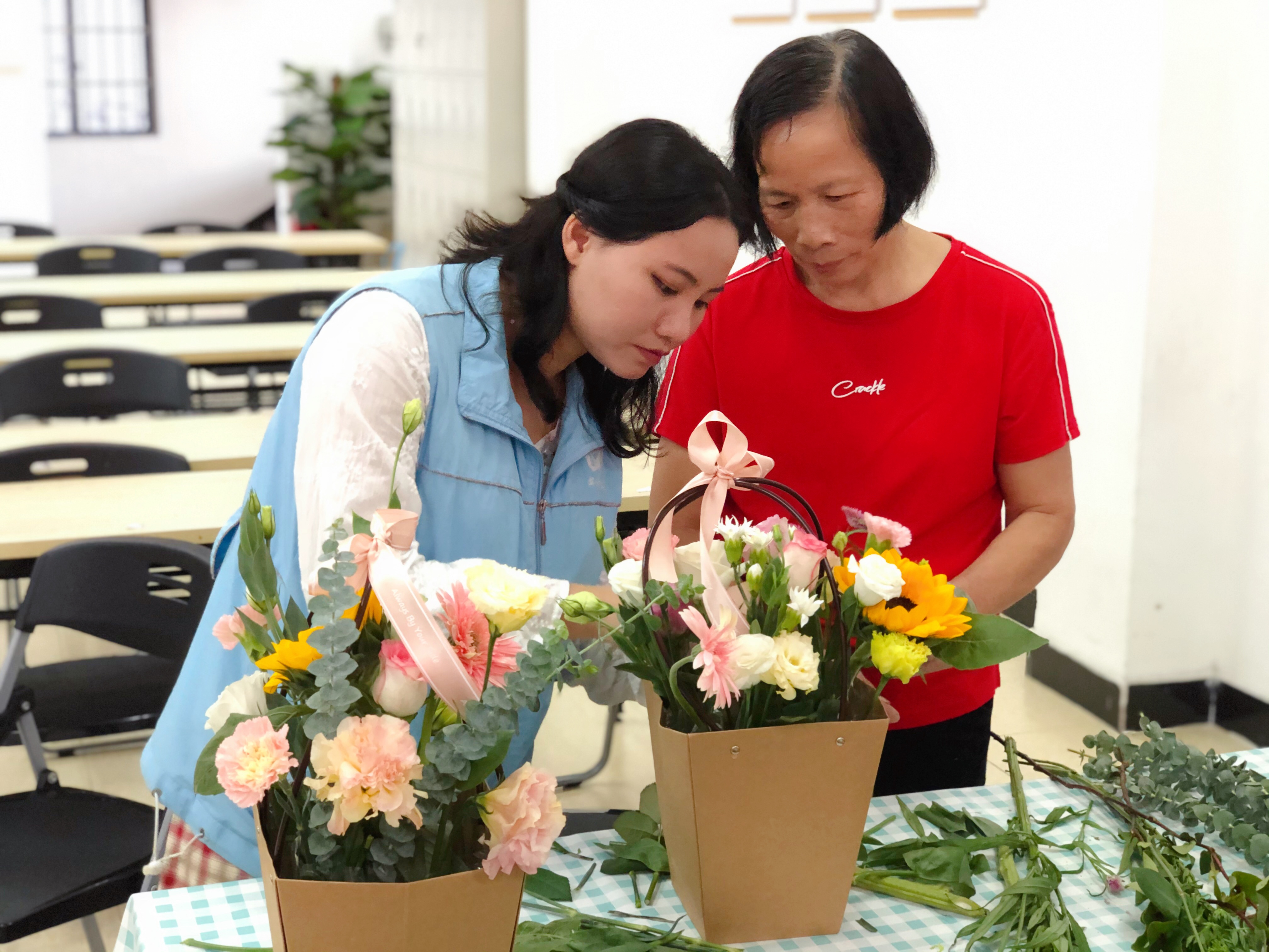 桥梓开展插花活动，让社区妇女一起享受慢时光