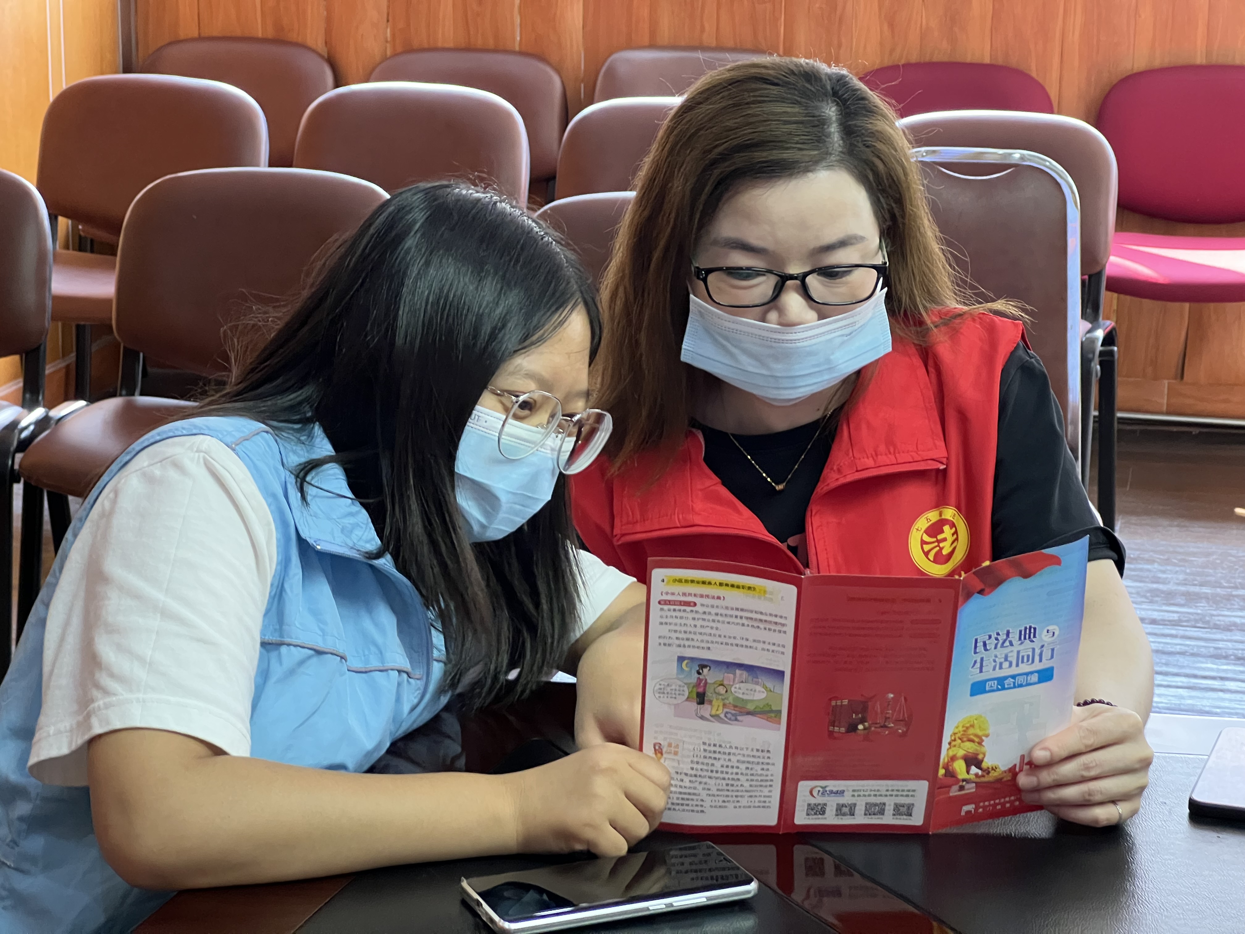 进一步培育“法律明白人”，虎门镇普法志愿者集中学习《民法典》